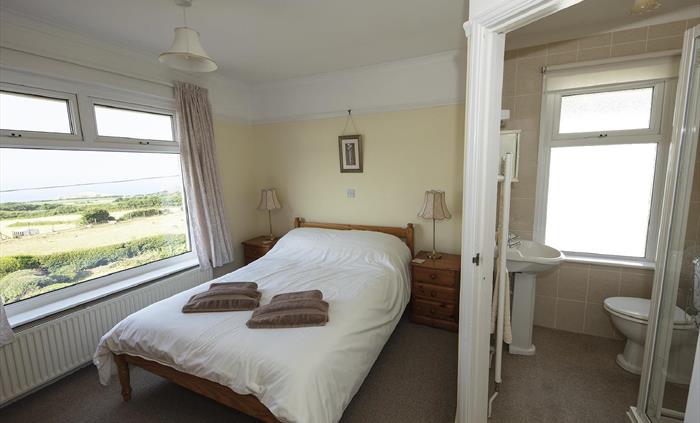 En-suite bedroom